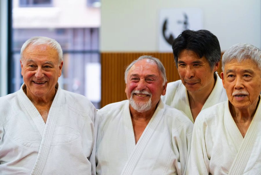 Quatre anciens du club réunis et souriants lors des 50 ans