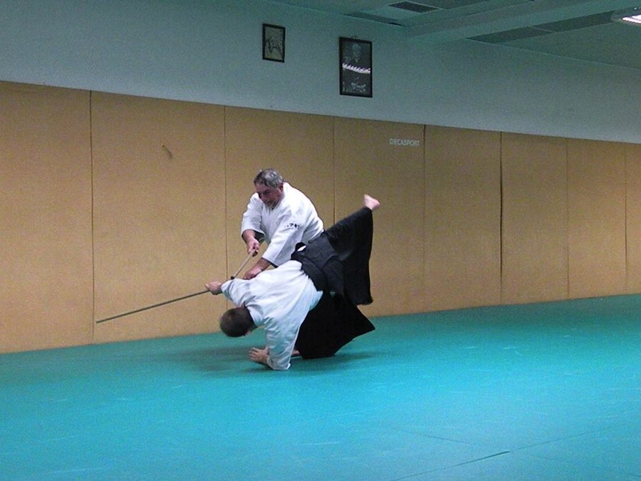 Chute haute pendant la pratique au dojo