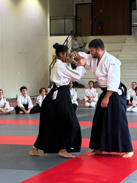 Deux pratiquants pendant un stage